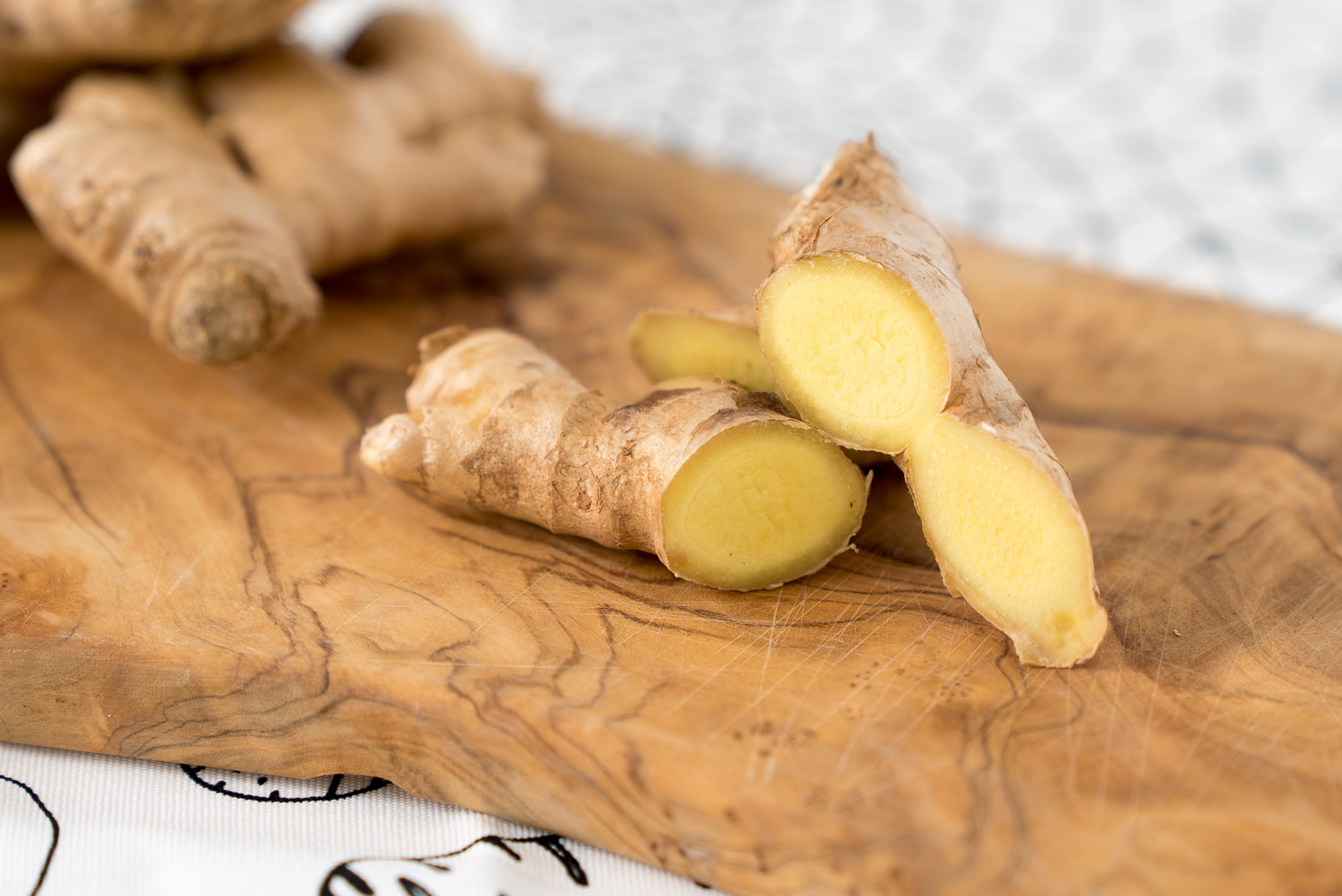 iced-turmeric-ginger-latte-joyous-health